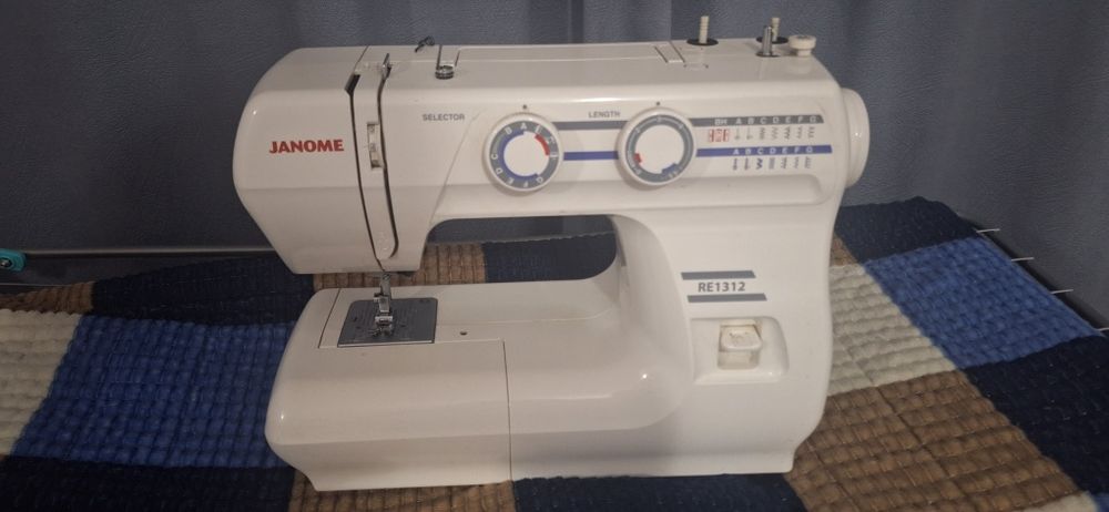 Швейная машина janome