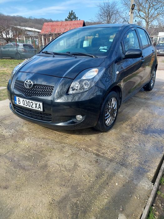 Тойота Ярис 1.0 бензин