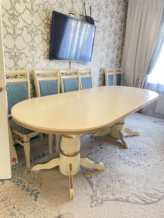 Продается стол без стулья