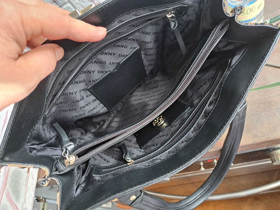 дамска чанта,DKNY,черна Дона Карън
- естествена кожа