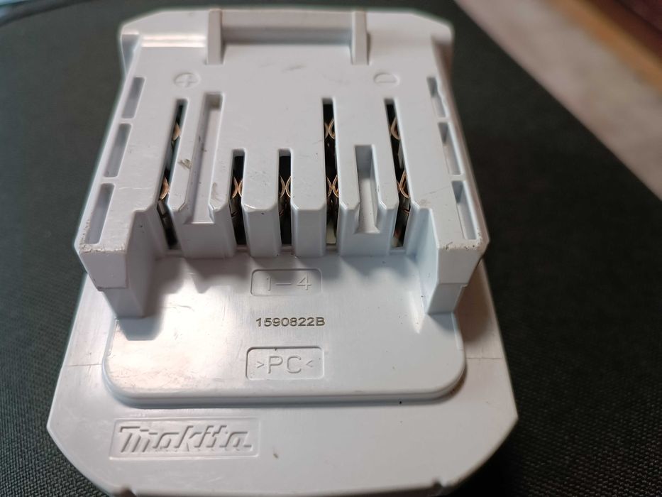 два броя батерии MAKITA