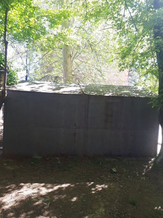 Mustahkam garaj sotiladi