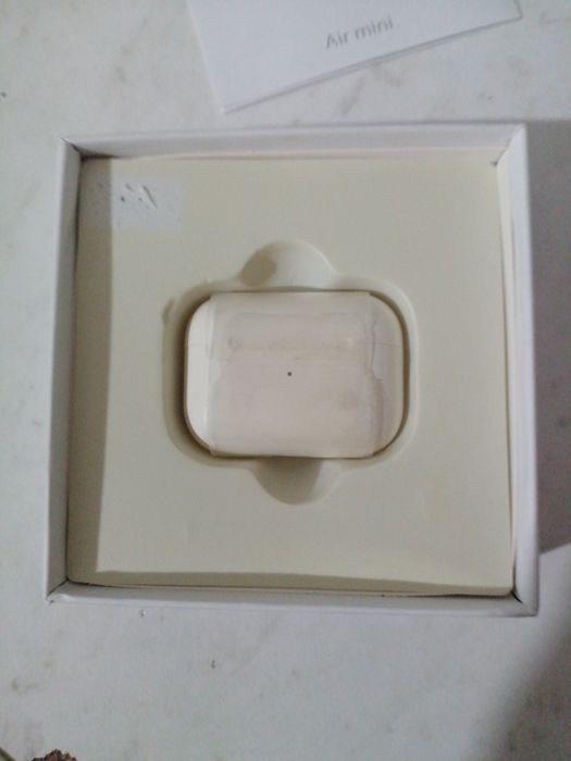 Airpods          .