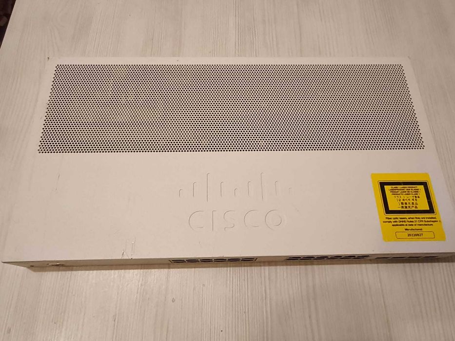 Switch Cisco Catalyst C1000-24T-4G-L, 24 porturi, 10/100/1000