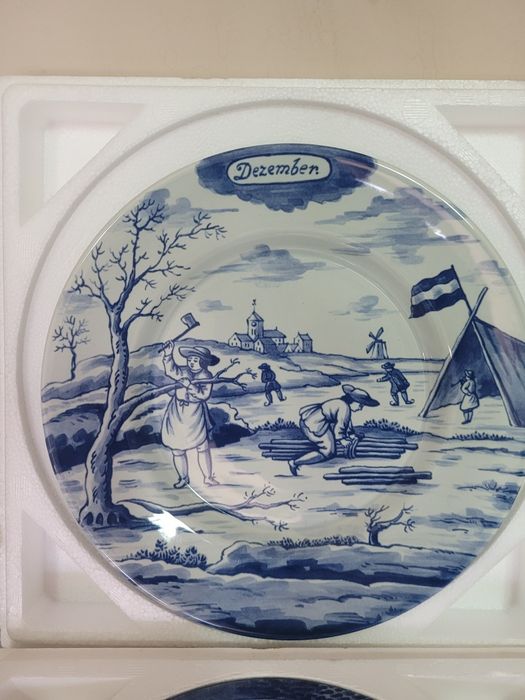 Колекционерски чинии Calendar Plate