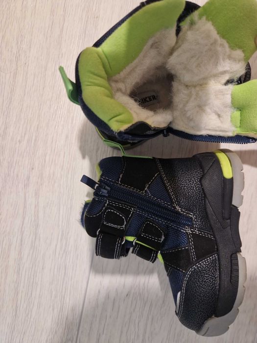 Продам детские сапожки на мальчика