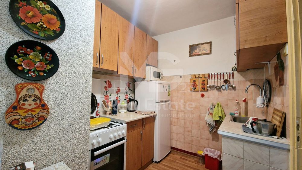 Двустаен с ТРИ отделни помещения и ГАРАЖ в Центъра на Асеновград!