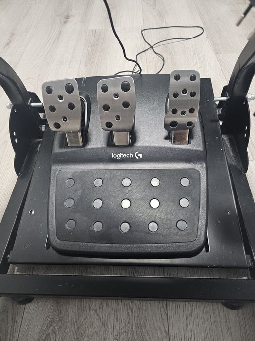 Волан  и педали Logitech G29  + стойка