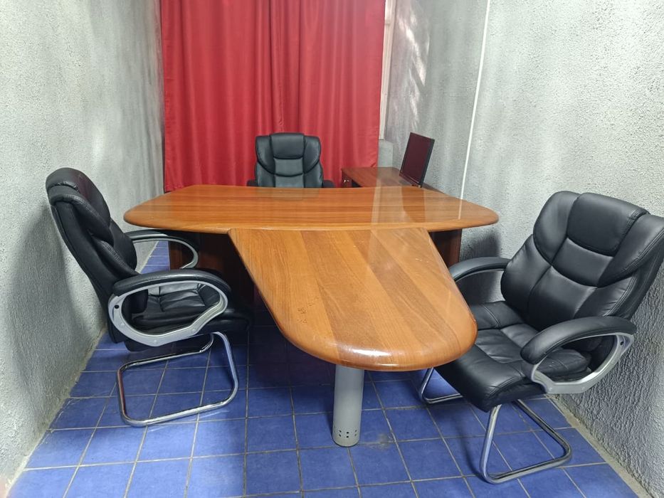 Продам стол и стулья