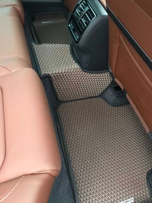 Ева Полики, Эва Коврики