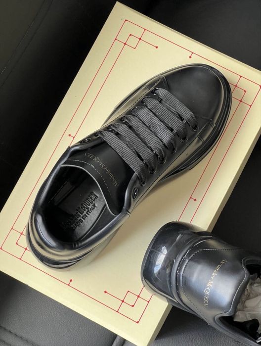 Model nou adidasi Alexander McQUEEN. Stoc limitat