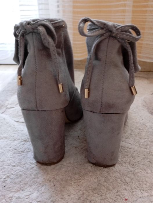 Два чифта дамски боти