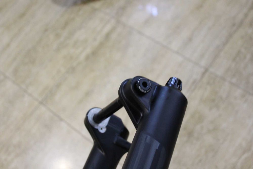 furca suspensie RockShox Zeb Select RC 29 170mm Boost Tapered Charger