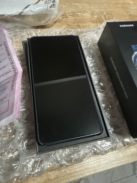 Продавам Samsung Galaxy S26+ 256GB Black.