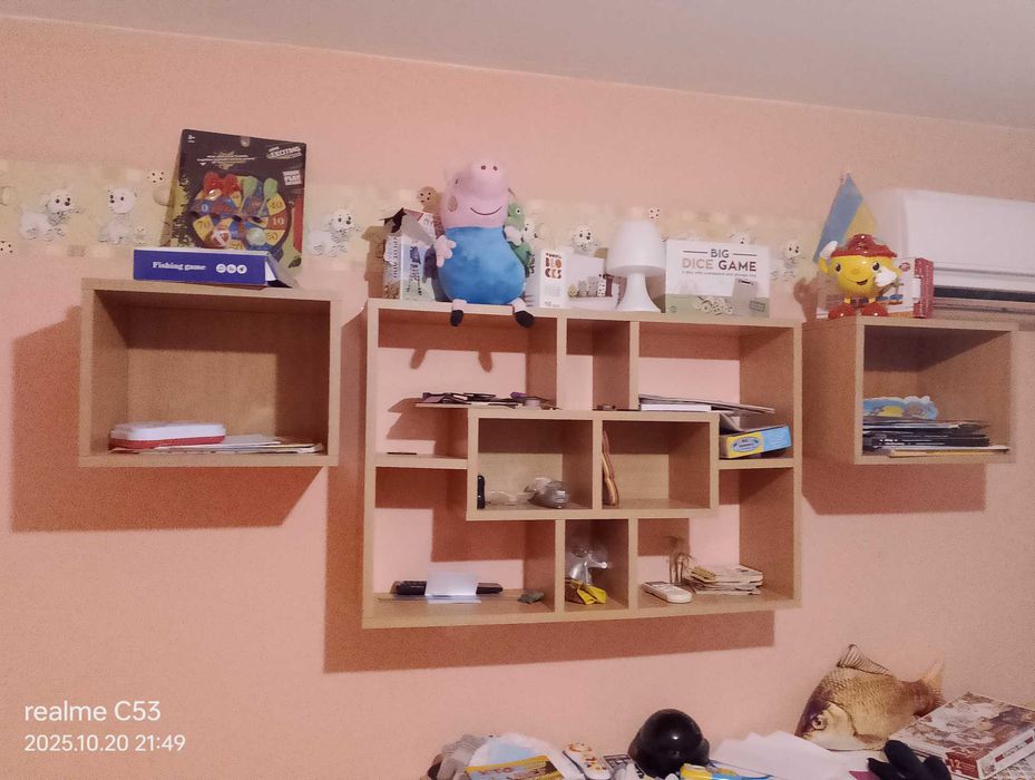 Обзавеждане детска стая гардероб, бюро, детска кошара,  етажерки