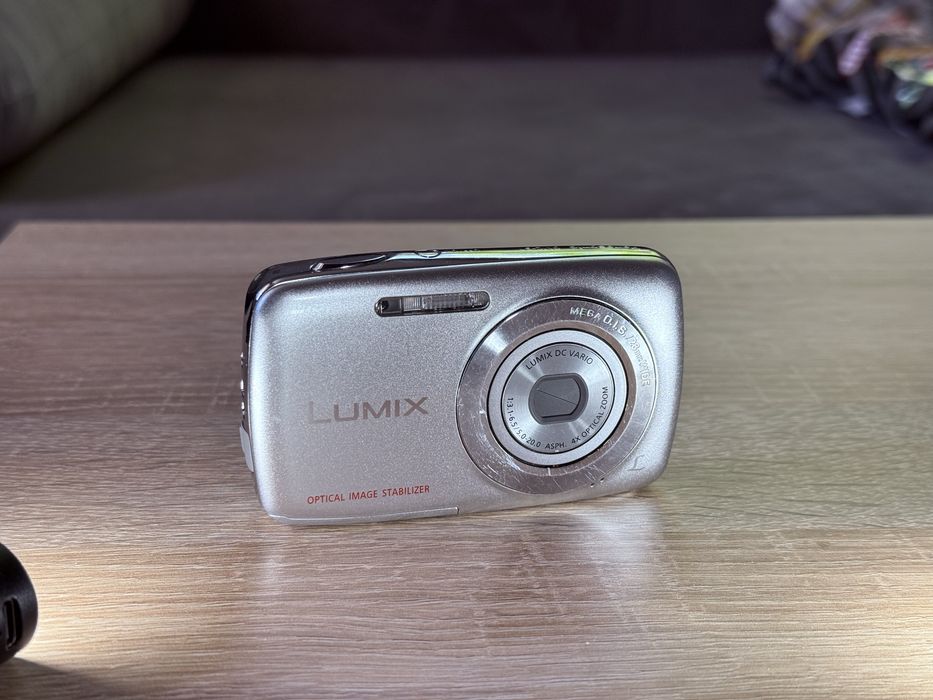 Lumix DMC-S1 Leica Lens