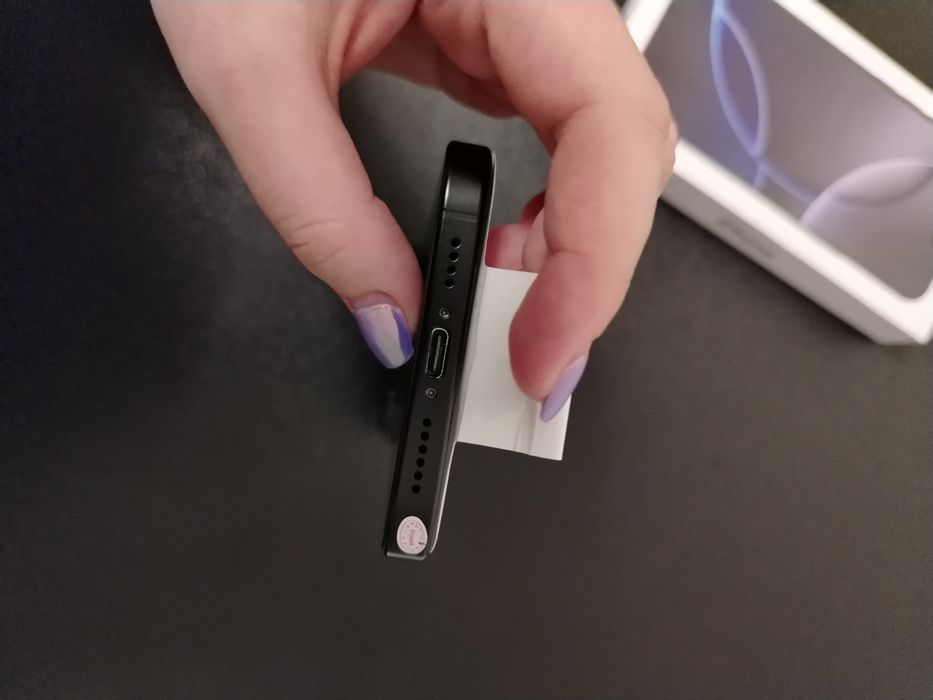 Продаю Айфон 16 про макс