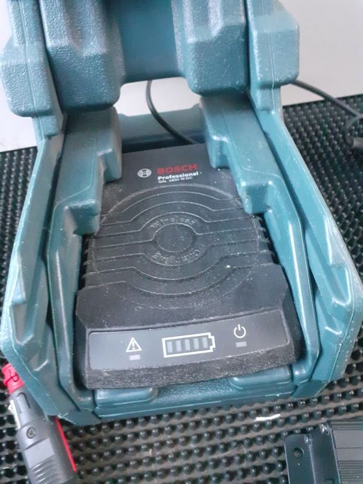 Vand încărcător Bosch 12V