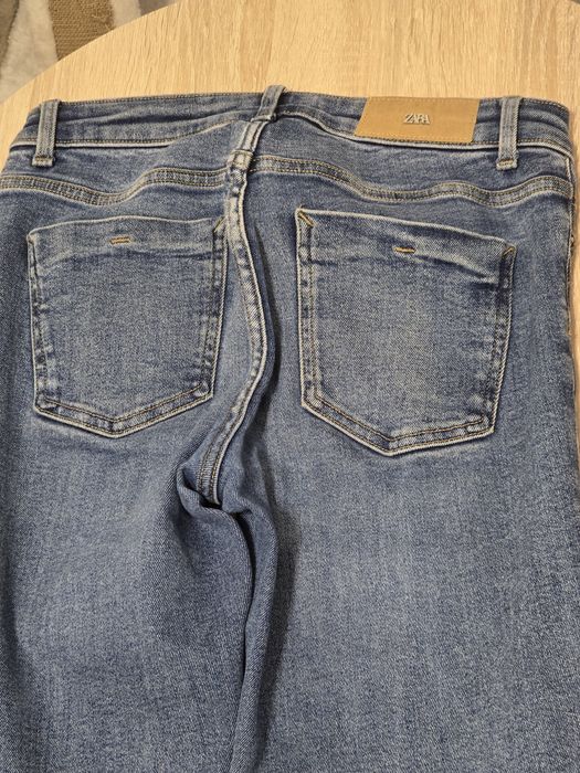 Vand blugi zara marimea s