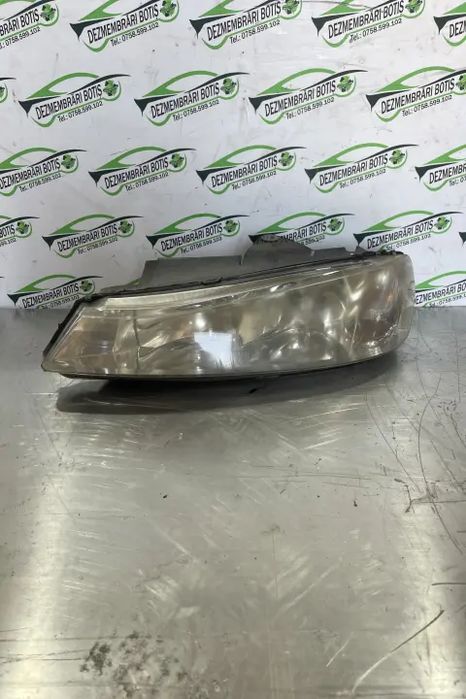 Far stanga Peugeot 406 2002 2.0 HDi MT (90 hp)