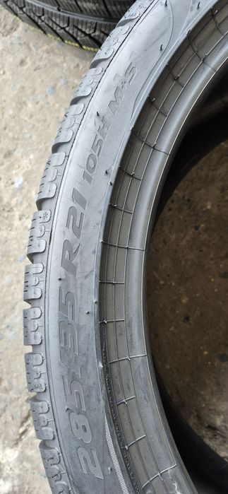 4 anvelope iarna Pirelli,fata 255/40/21,spate 285/35/21,dot 2022-2024.Pretul este pe bucata.