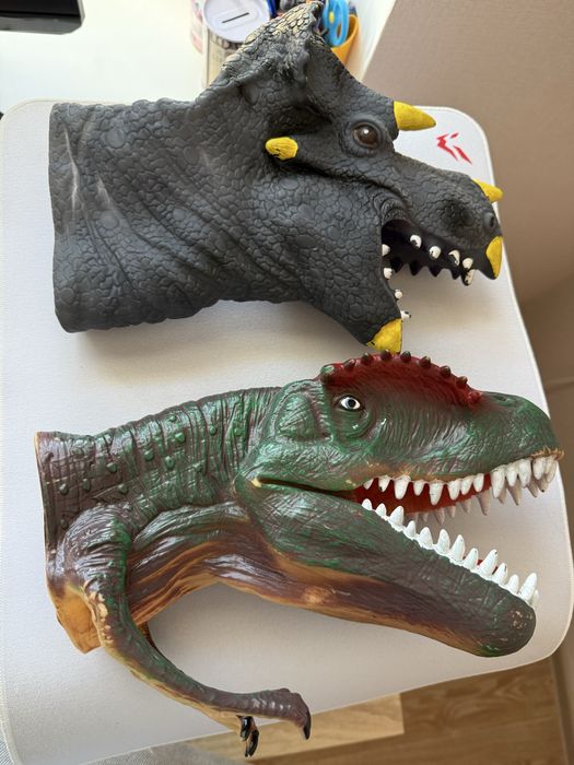 Игровые перчатки динозавры 2шт