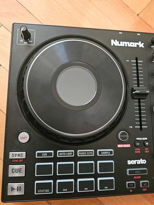 Placa DJ NUMARK MIXTRACK PLATINUM FX, utilizata la un singur eveniment