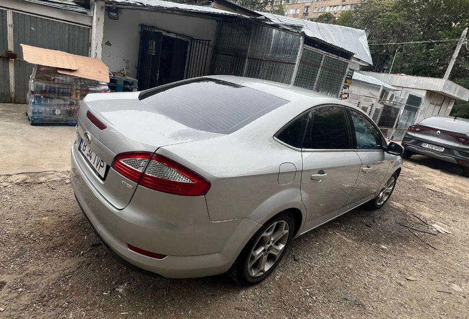 Masina ford  de inchiriat