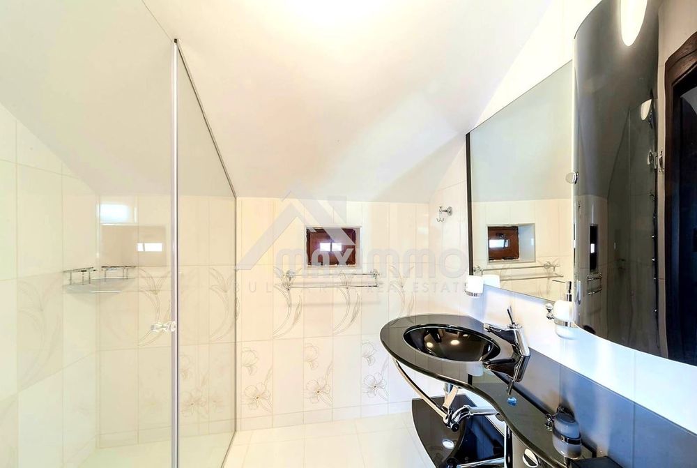 3-стаен в Варна-Идеален център площ 98 цена 1490