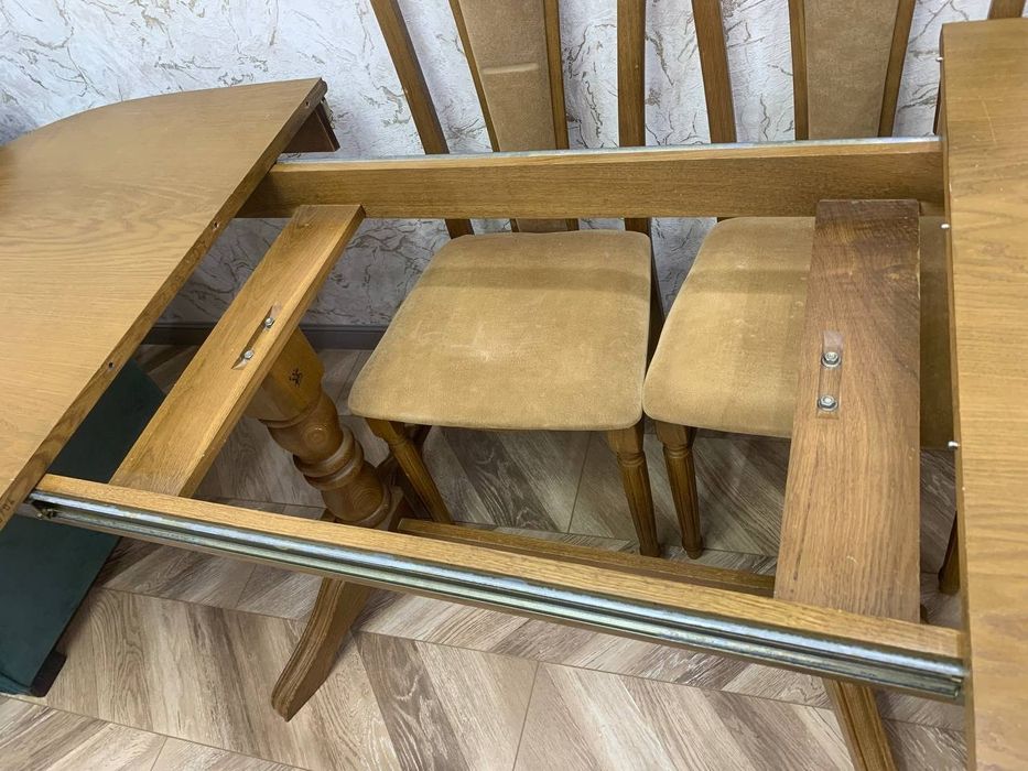 Стол со стульями