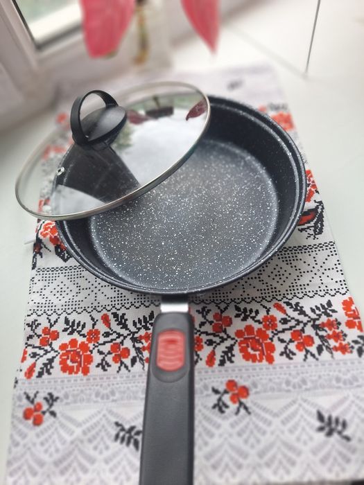 Сковородка с крышкой.