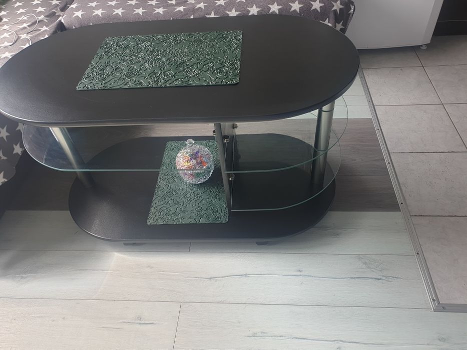 Маса за хол  или помощна маса