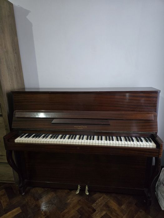 Pianina Nylund Son