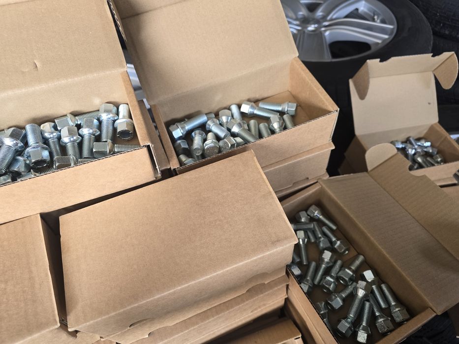 Чисто нови Болтове за Джанти НА ЕДРО 42  КОМПЛЕКТА !