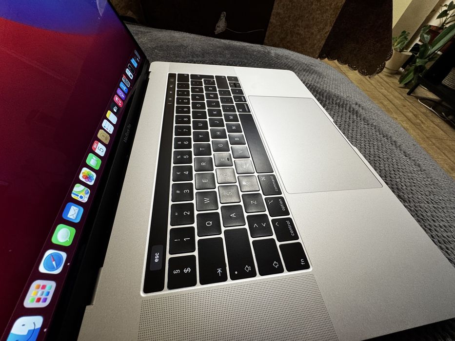 Macbook pro 2018 16/512/pro 560X Гаранция