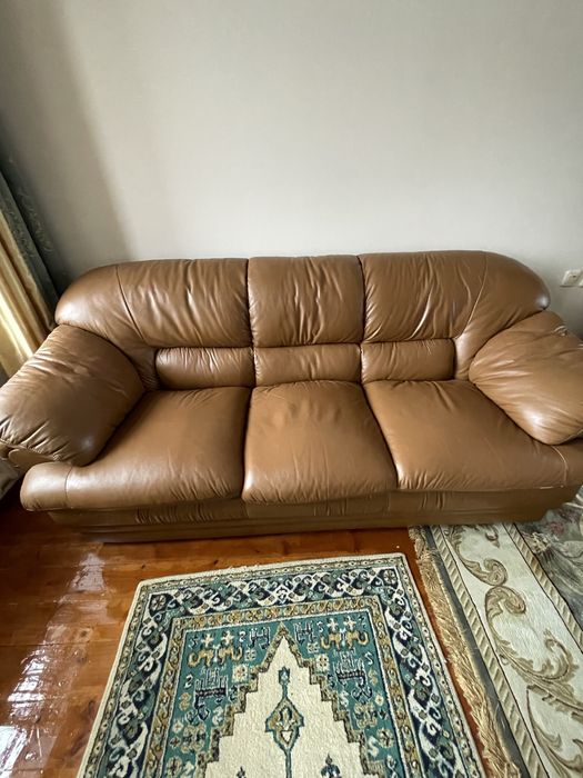 Продаю диваны в комплекте: 3-х местный, 2-местный и кресло одноместное