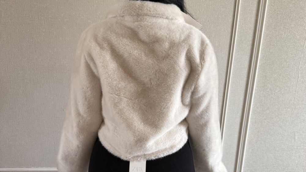 Короткая шубка белая