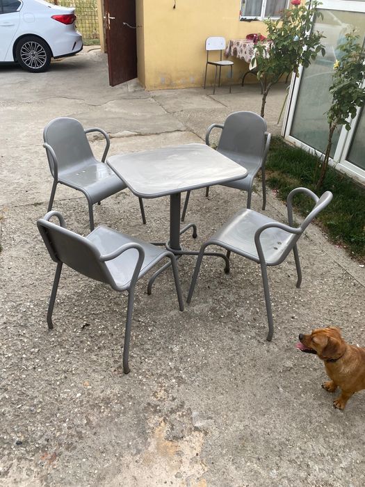 Scaune de aluminiu și mese