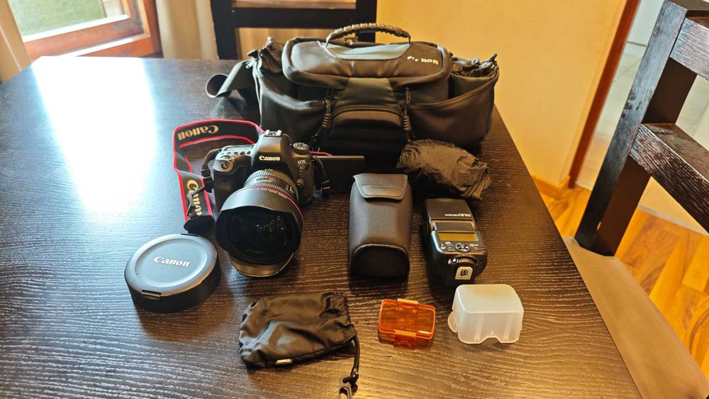 Canon EOS 6D Mark 2 + Canon EF 11-24mm f/4L USM + Canon Speedlite 430EX lll-RT  – Неразличим от нов