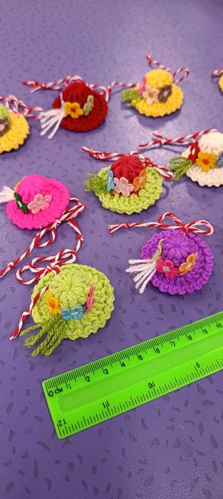 martisor palariuta lucrat crosetat manual brosa pret pe buc