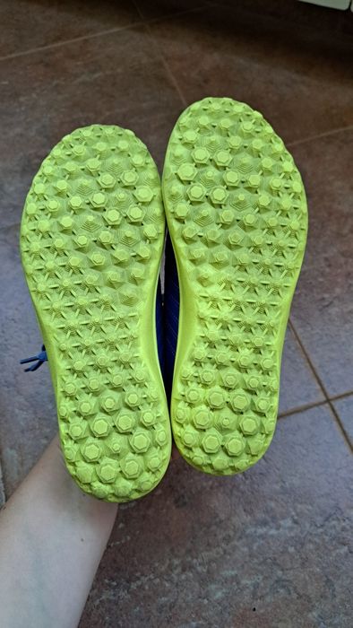 Обувки за футбол номер 36