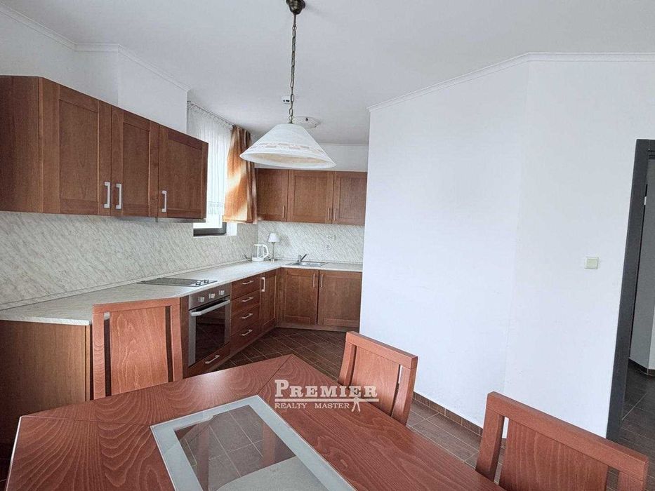 Просторен тристаен апартамент