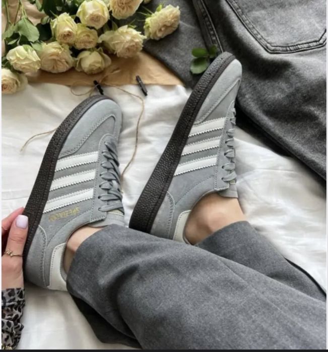 Срочно продам кроссовки