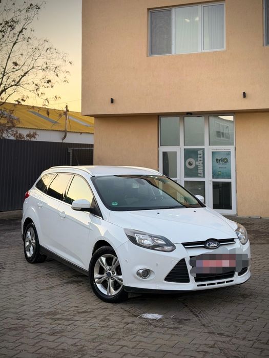 Închiriez Ford, disponibil imediat
