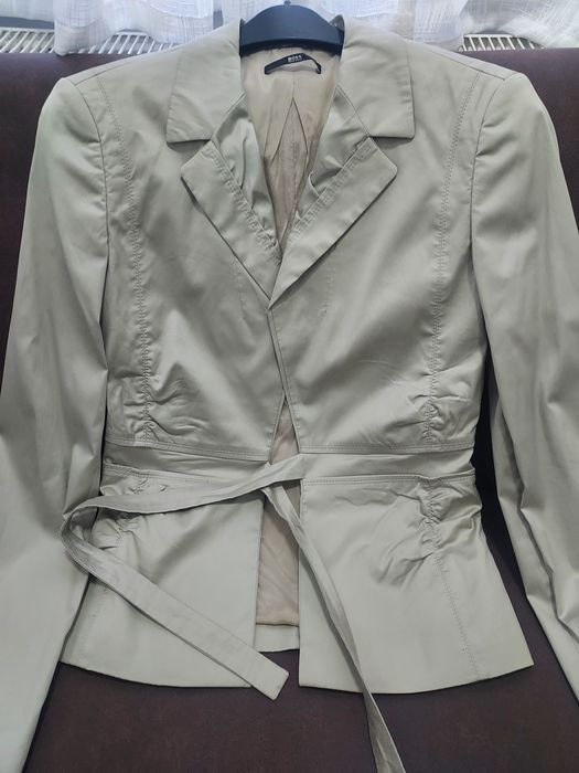 Sacou Hugo Boss, marimea S, foarte chic