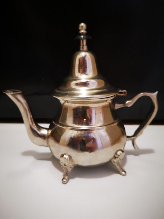 Посребрен чайник швейцарски