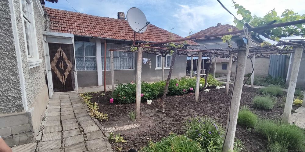 Тухлена къща в с. Алваново