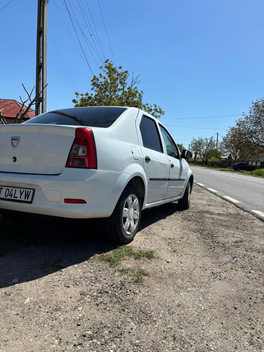 Vând Dacia Logan