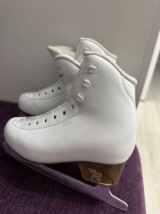 Продам коньки для фигу