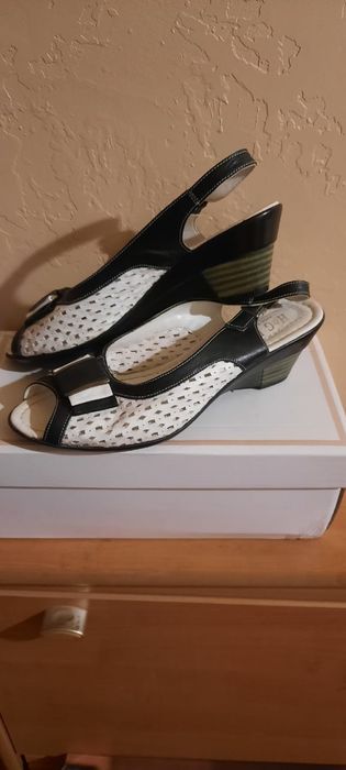 Продам обувь женскую
